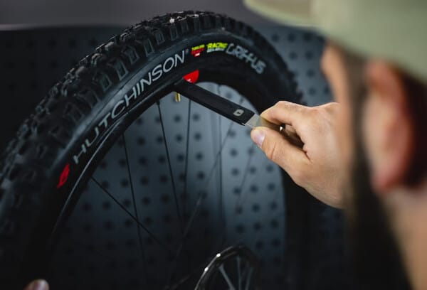 demonte pneu atelier hutchinson