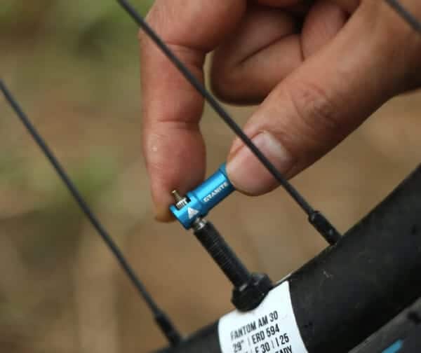 paire de valves (44mm) bouchons valve cnc demonte obus juicy nipples, oil slick