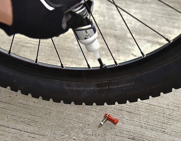 capuchons de valves cnc schrader/demonte obus juicy nipples x2 (copie)